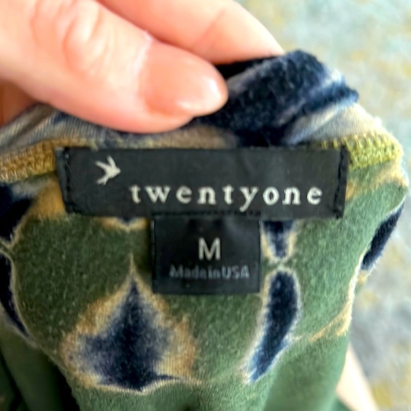 2 dresses! Green dress is casual. Size M. Black is a little more formal. Size s - Picture 5 of 5